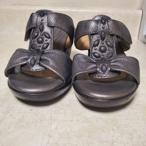 Comfort Metallic and Beaded Mid Block Heel Mule "Breslin" - Picture 4 of 14